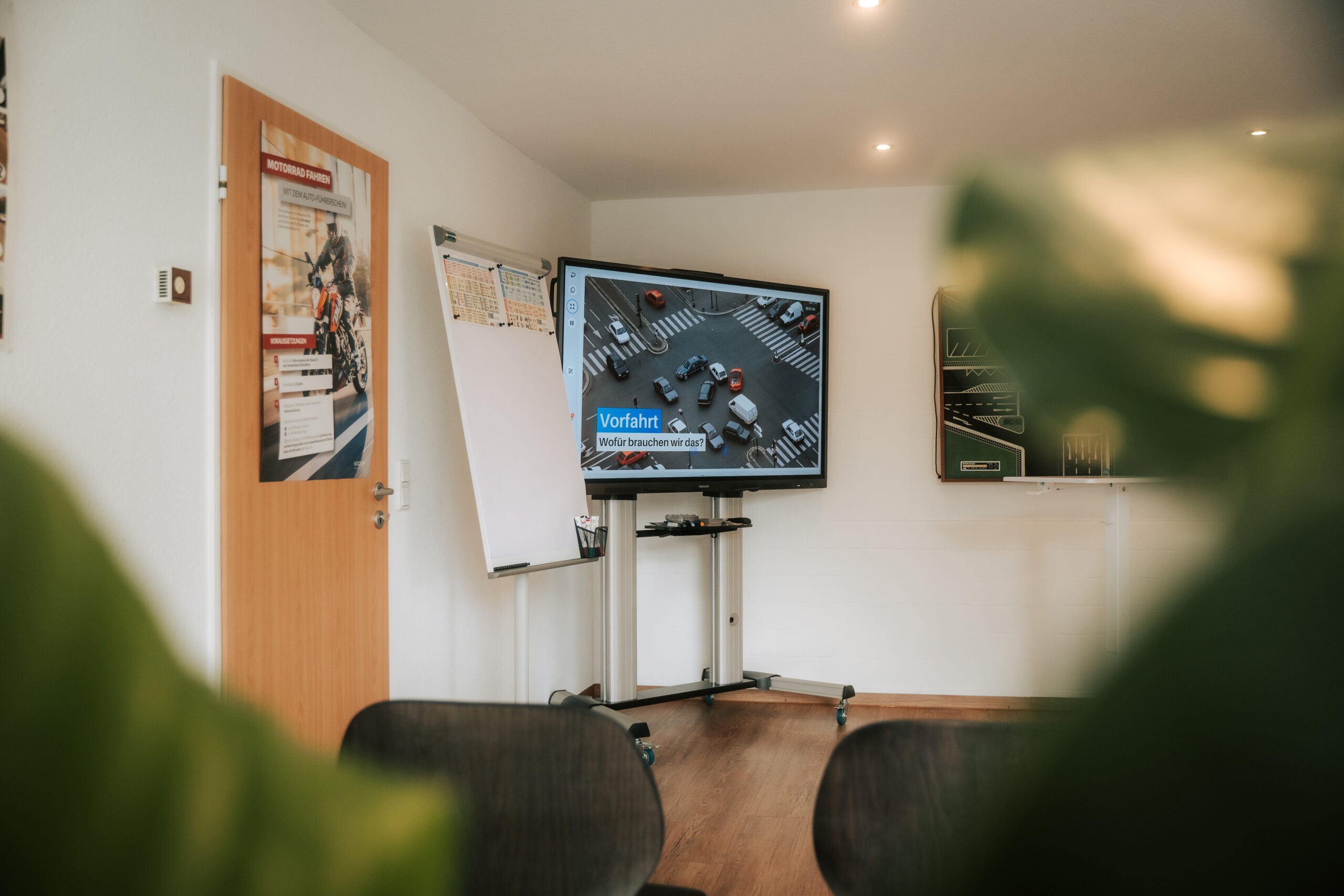 Schulungsraum für den Theorieunterricht mit gemütlicher Atmosphäre